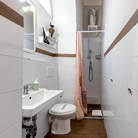 Cathedral Studio, San Lorenzo Apartment
