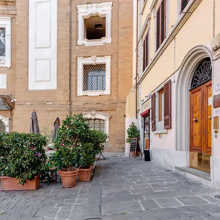 Cathedral Studio, San Lorenzo Daire *